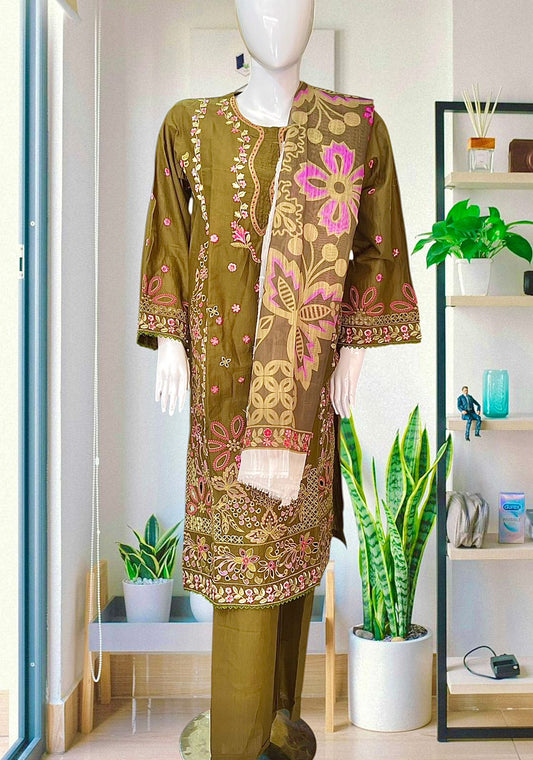 Exquisite Green 3-Piece Suit with Heavy Embroidery & Kahari Detailing