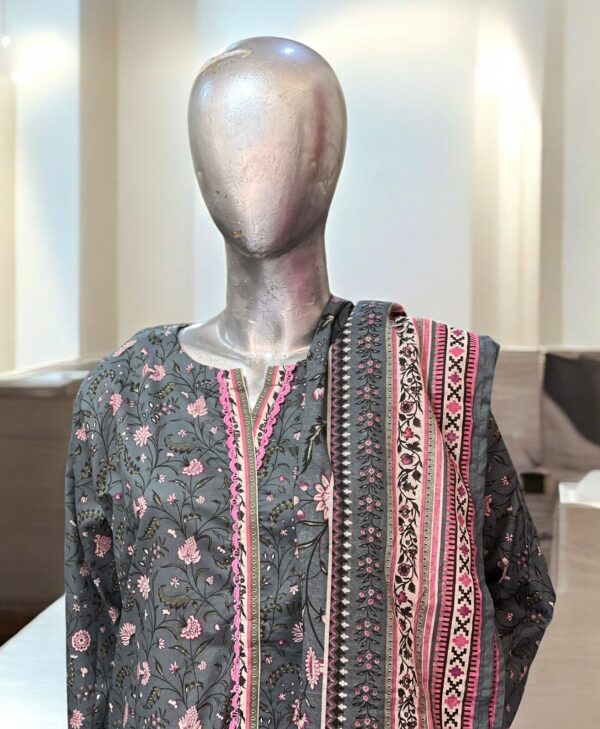 Elegant Light Gray & Pink Floral Lawn Suit – 3 Piece - Image 3