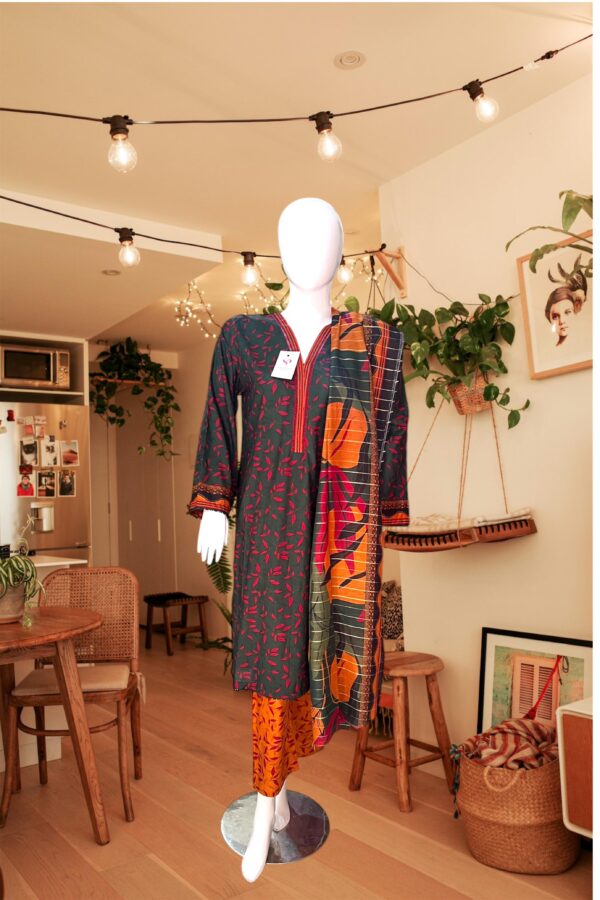 Bin Saeed Signature 3-Piece Suit – Elegant Dark Green with Artistic Mix Hues - Image 2